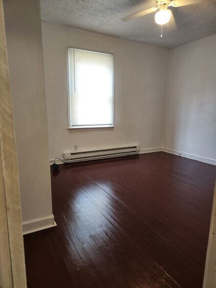 Bedroom - 1615 Argonne Blvd