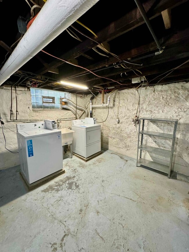 Building Photo - 261 Gross St