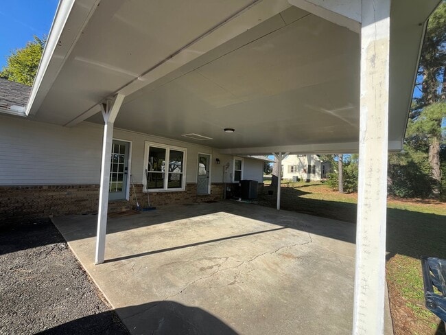 Building Photo - $300 0ff First Months Rent!