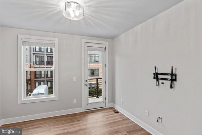 Building Photo - 1704 Bandit Loop