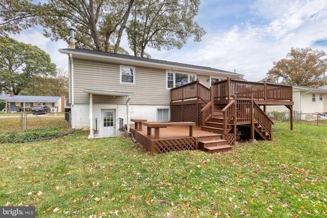 Building Photo - 617 Oak Ln