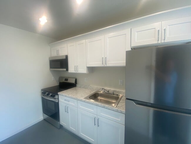 Building Photo - Remodeled 2bed/1bath near Industrial Park!