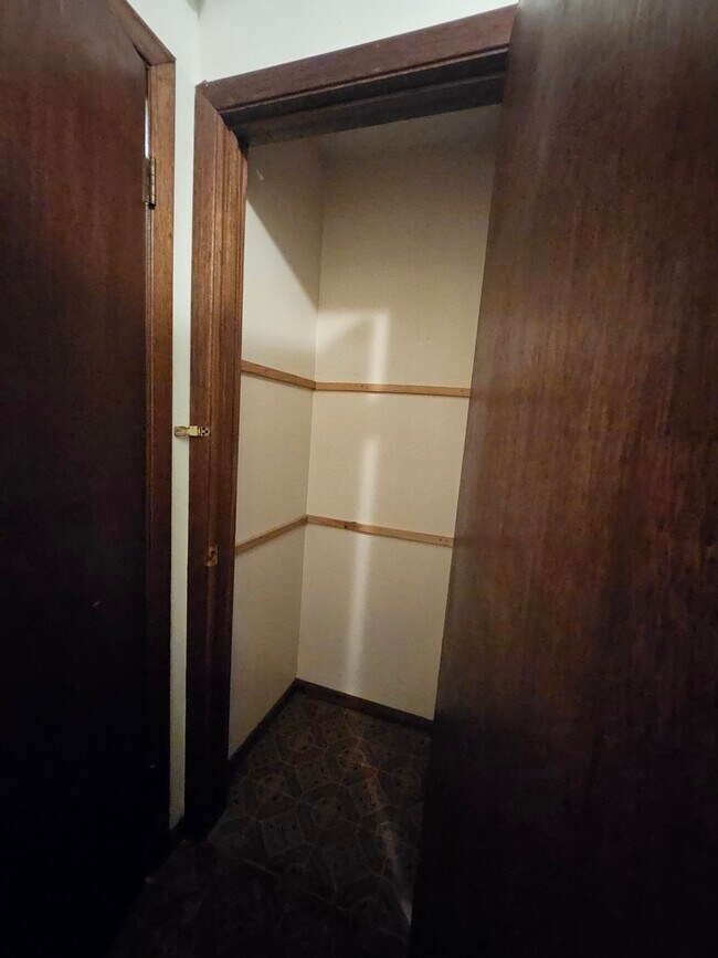 Building Photo - 1825 5th St SE