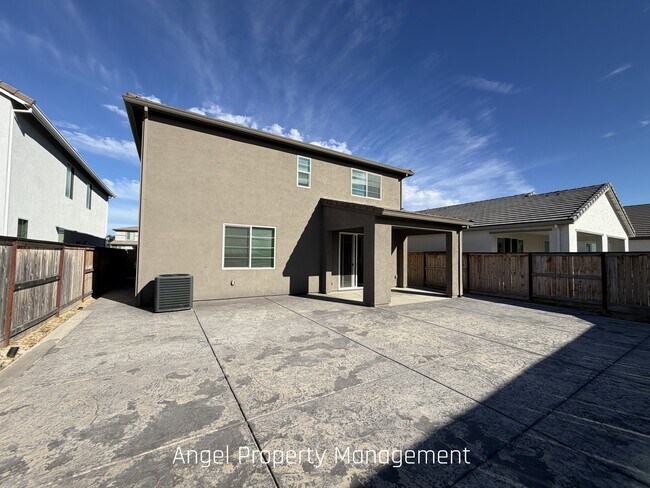 Building Photo - 425 Fuchsia Ct