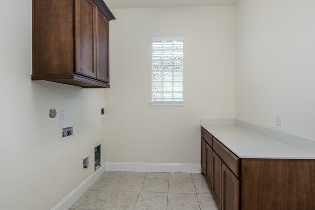 Building Photo - 21119 Bradford Grove Dr