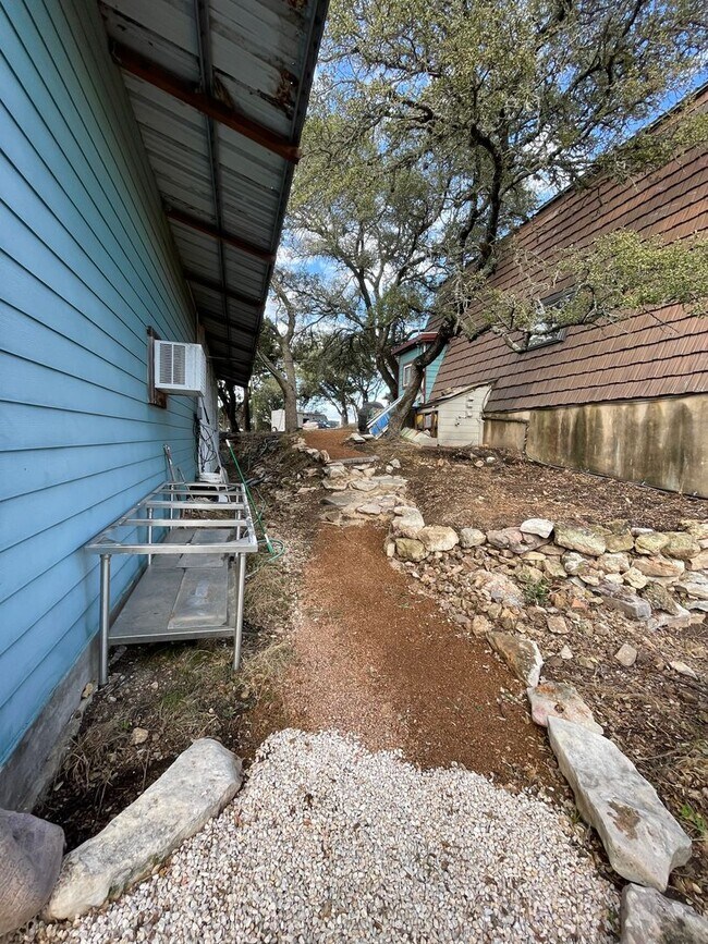 Building Photo - NEW ON MARKET // ALL BILLS PAID !