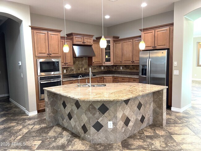 Building Photo - 2543 E Penedes Dr