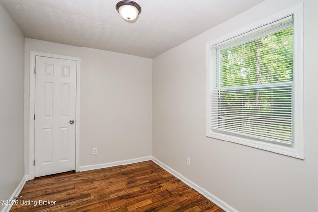 Building Photo - 3819 River Park Dr