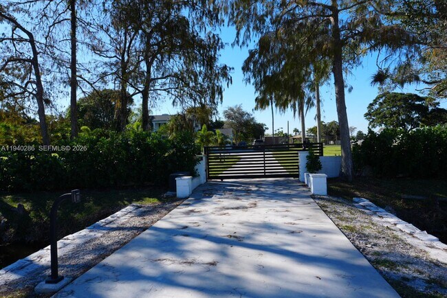 Building Photo - 7601 NW 82nd Terrace