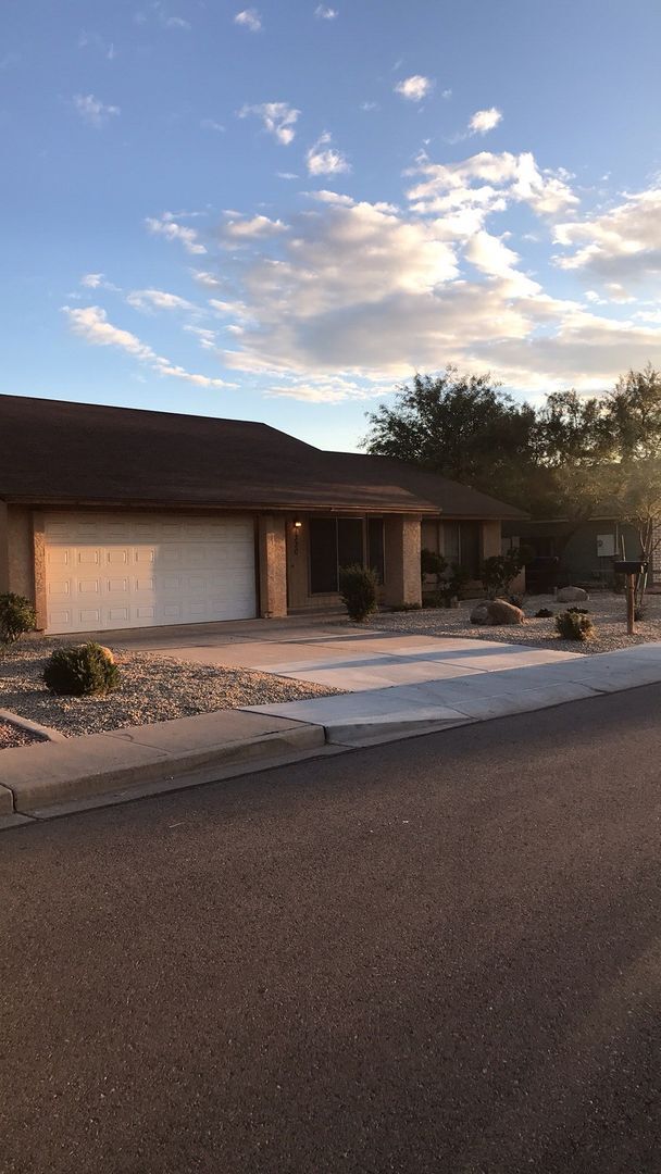 Building Photo - ++++COMING SOON++++3 Bedroom/2 bath home with large yard near Alma School & Warner