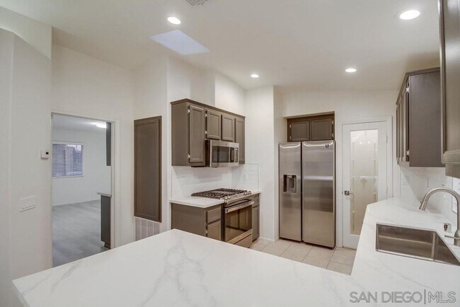 Building Photo - Modern Bungalow