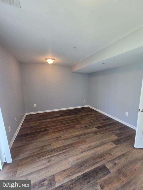Building Photo - 7720 Village Park Dr