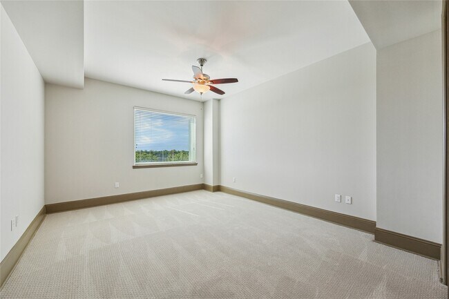 Building Photo - 9870 Gaylord Dr