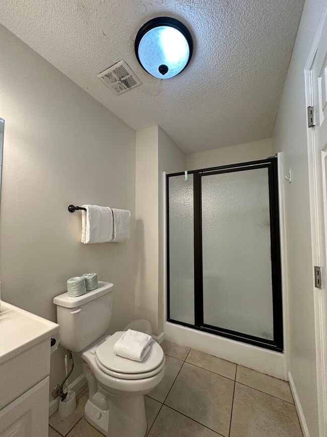 Building Photo - Just 2 blocks from BEACH!  *Move In Special-50% Off First Months Rent, Furnished/Unfurnished