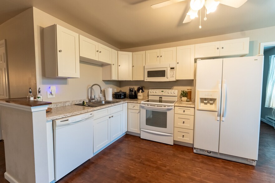 Building Photo - 1333 Saint Johns Ln