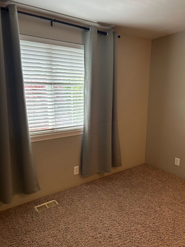 Building Photo - Spacious Gleneagle Gem with Unique Feature...