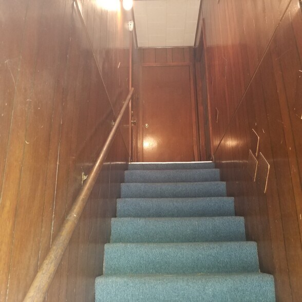 Building Photo - 809 W 4th St