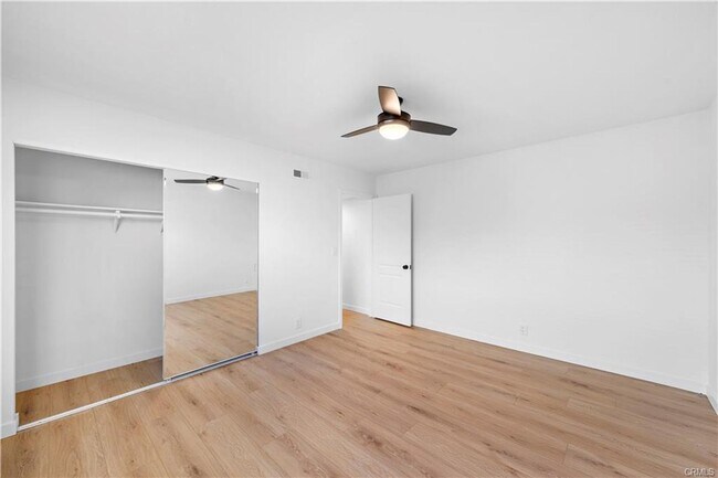 Building Photo - 223 Avenida Victoria