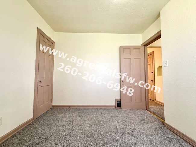 Building Photo - 3 Bedroom House