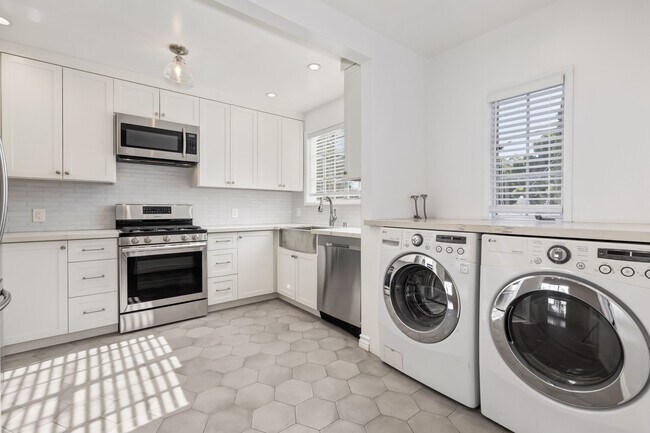 Building Photo - 9756 W Olympic Blvd