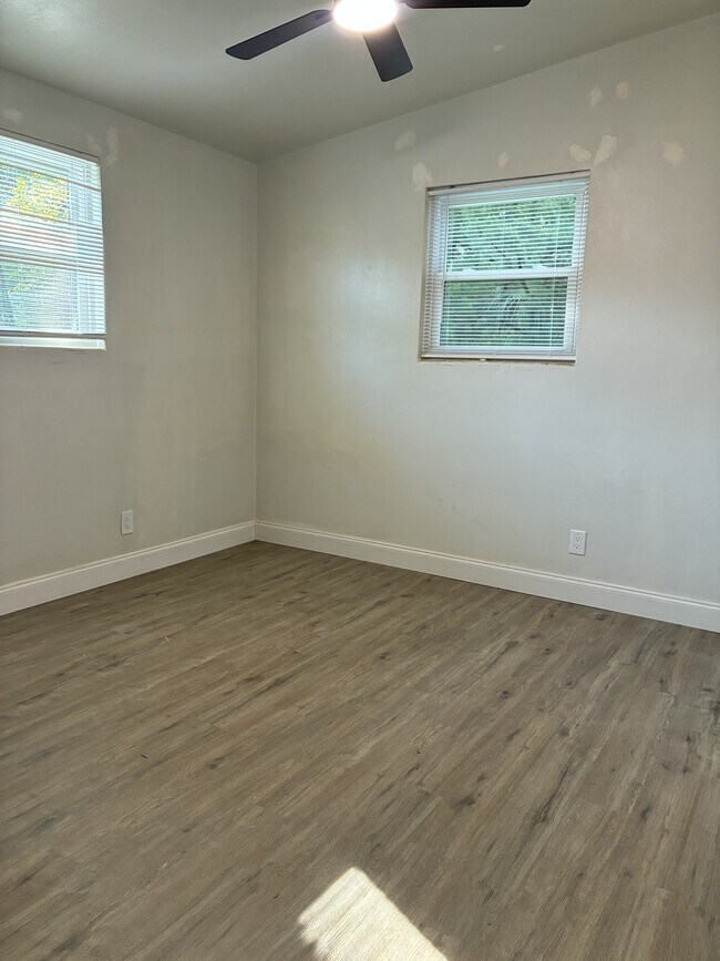 Building Photo - 2768 Hamilton Cir