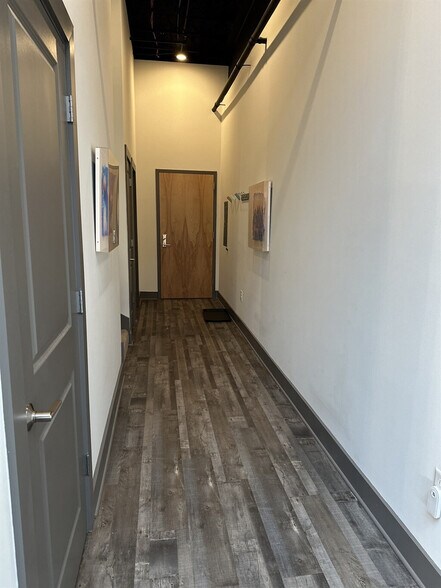 Primary Photo - 350 East Ave