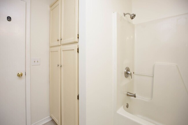 Building Photo - 6972 Weatherwood Dr