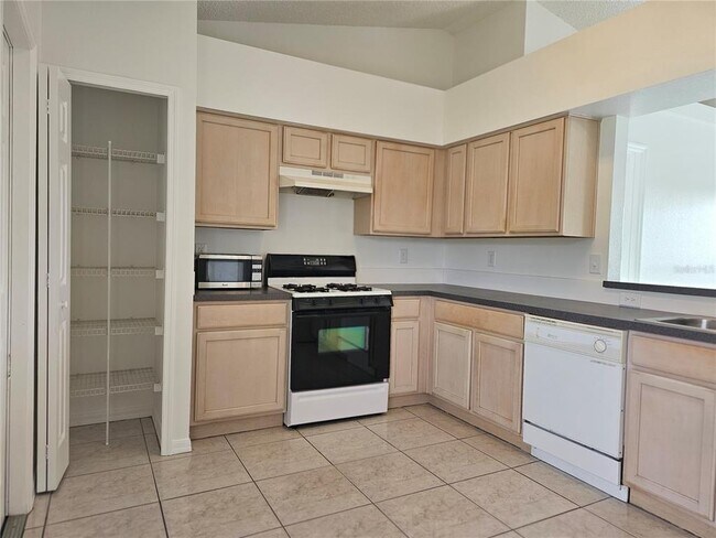 Building Photo - 13345 Pinyon Dr