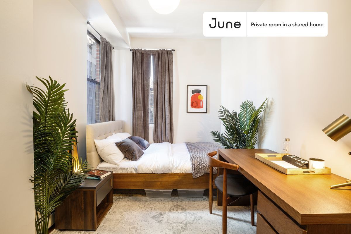 Building Photo - Private bedroom in 3 bed/1 bath Home