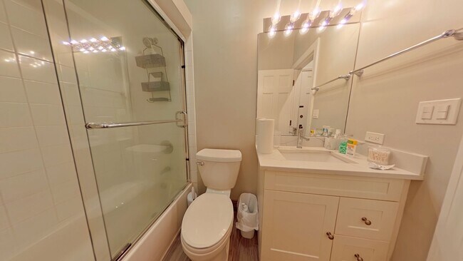 Interior Photo - 35 E Division