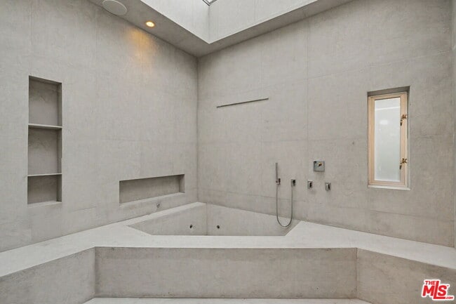 Building Photo - 2644 Eden Pl