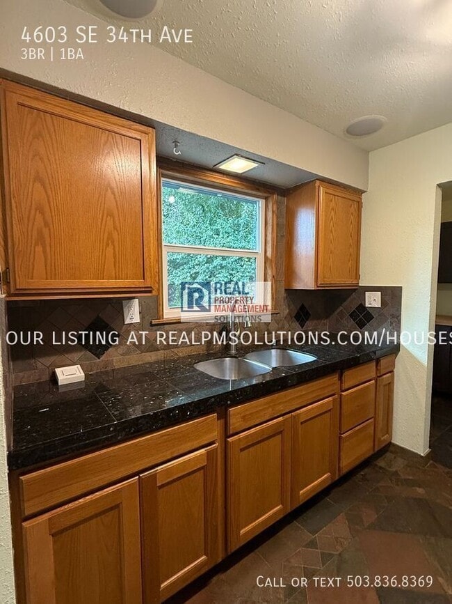 Building Photo - 4603 SE 34th Ave