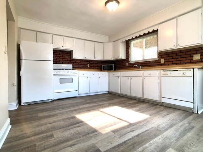 Building Photo - Mt Washington, 2 Bed 1.5 Bath House with Parking, A/C, Patio and More!