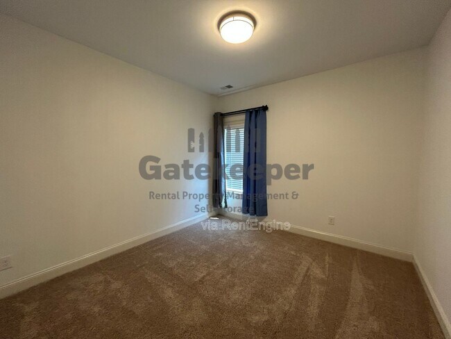 Building Photo - 60 Bayberry Hls