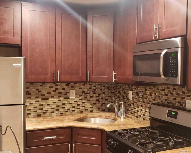 Building Photo - 327 Quincy Ave