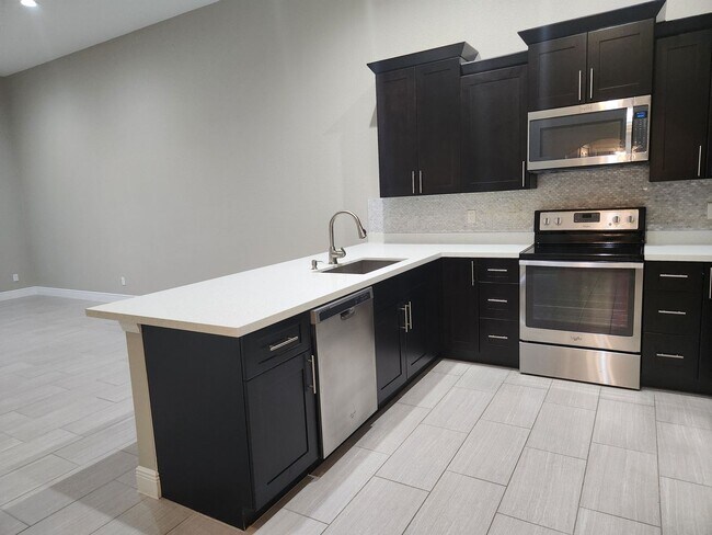 Building Photo - Duplex for rent