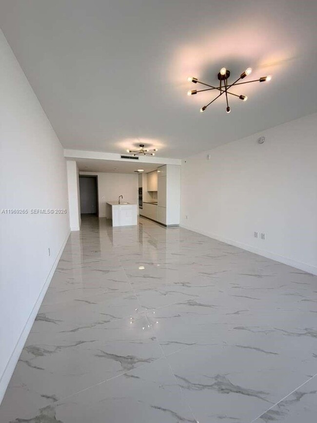 Building Photo - 700 NE 24th St