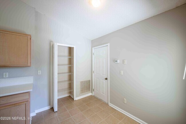 Building Photo - 570 Manship Dr