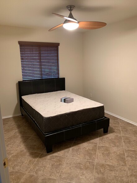 Guest bedroom - 4606 Lookout Mountain Ln