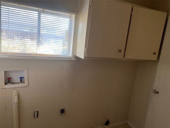 Building Photo - 4008 Elmwood St