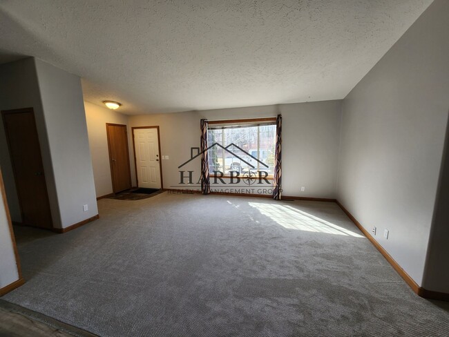 Building Photo - Single Family Home in Kasson, MN