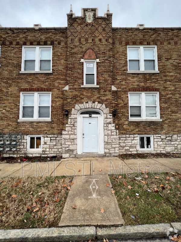 Building Photo - 3841 Gustine Ave