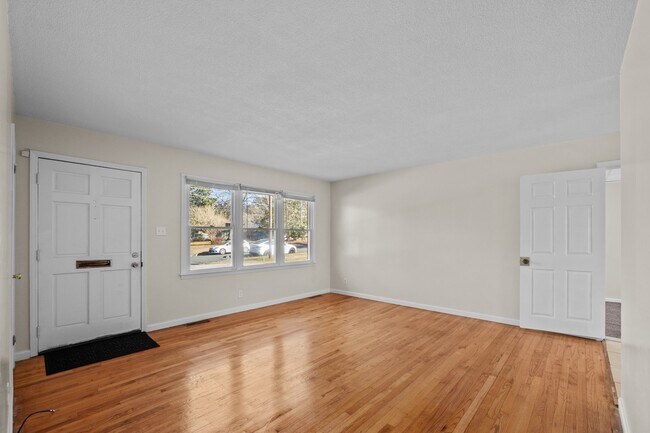 Building Photo - 2910 Kanewood Dr