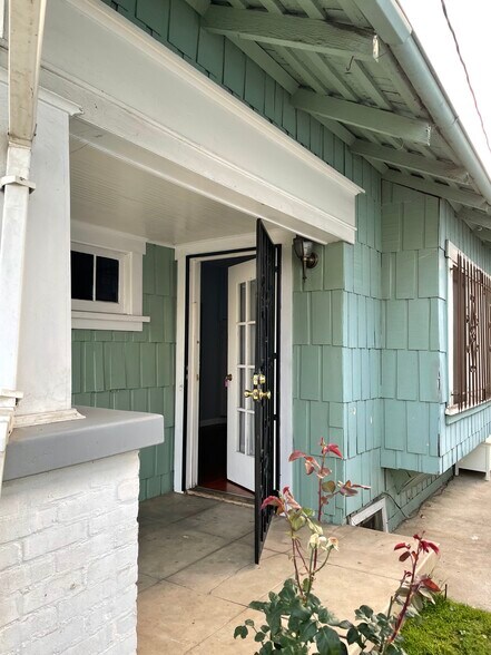 Building Photo - 1243 N Edgemont St