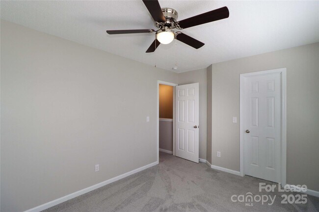 Building Photo - 915 Harbour View Cove NE