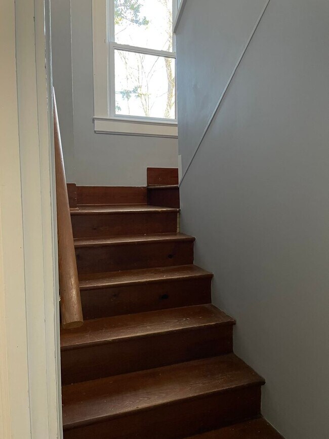 Building Photo - 4-5 bedroom home in Franklinville