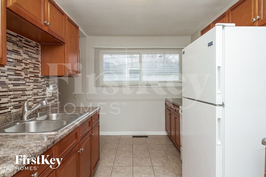 Building Photo - 17941 Wildwood Ave