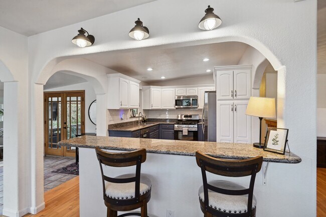 Building Photo - 5944 S Milwaukee Way