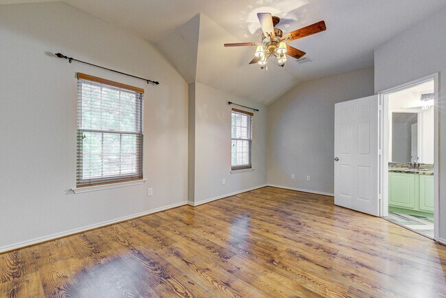 Building Photo - Stylish Woodlands Home Steps from H-E-B & ...
