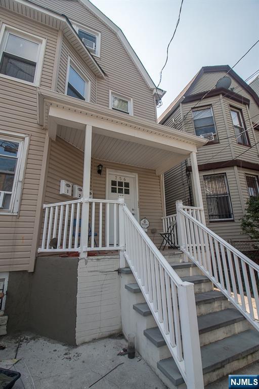 Building Photo - 756 S 17th St
